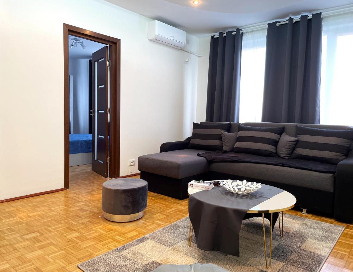 Royal Palace - City Center Accommodation Bukarest Exterior foto